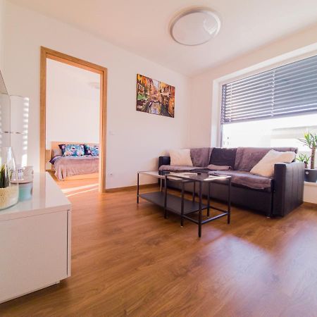 Modern Flat With Large Terrace Daire Hradec Králové Dış mekan fotoğraf