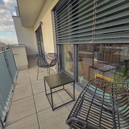 Modern Flat With Large Terrace Daire Hradec Králové Dış mekan fotoğraf