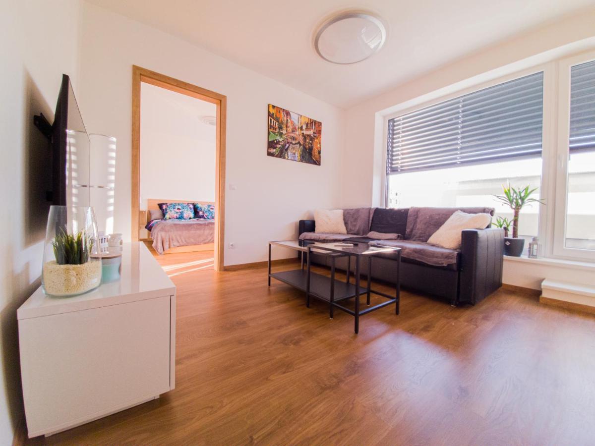 Modern Flat With Large Terrace Daire Hradec Králové Dış mekan fotoğraf