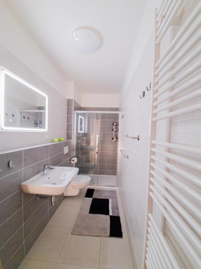 Modern Flat With Large Terrace Daire Hradec Králové Dış mekan fotoğraf