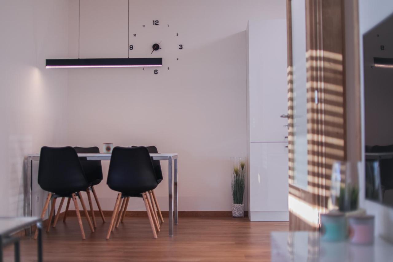 Modern Flat With Large Terrace Daire Hradec Králové Dış mekan fotoğraf