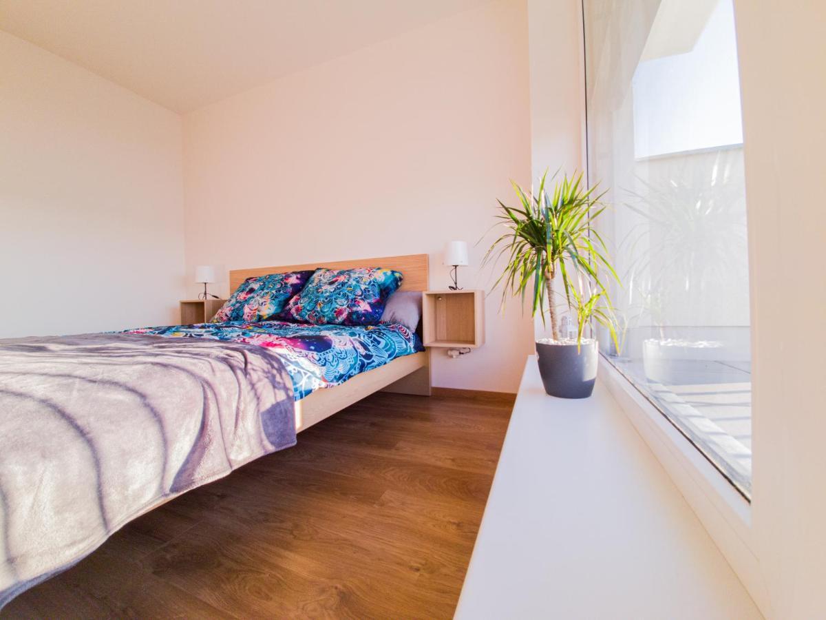 Modern Flat With Large Terrace Daire Hradec Králové Dış mekan fotoğraf