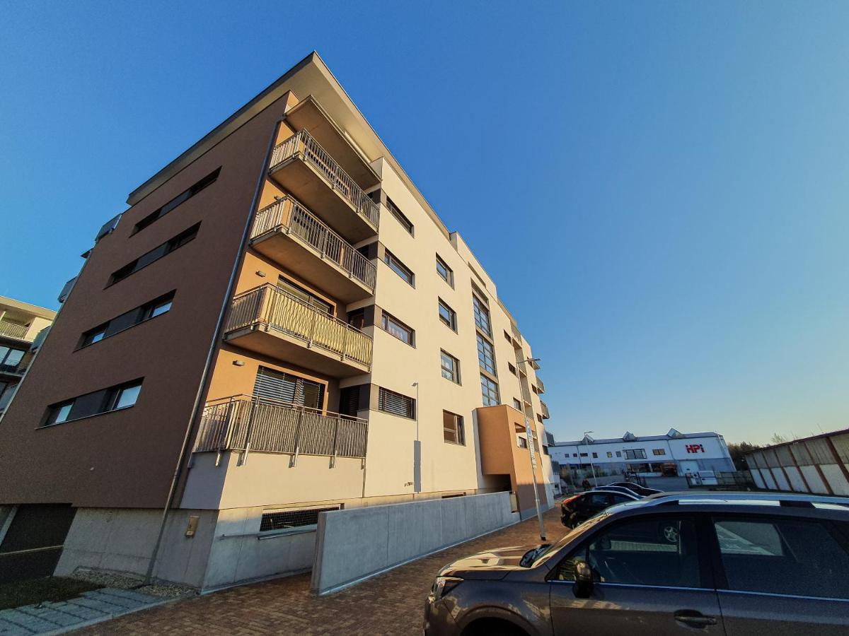 Modern Flat With Large Terrace Daire Hradec Králové Dış mekan fotoğraf